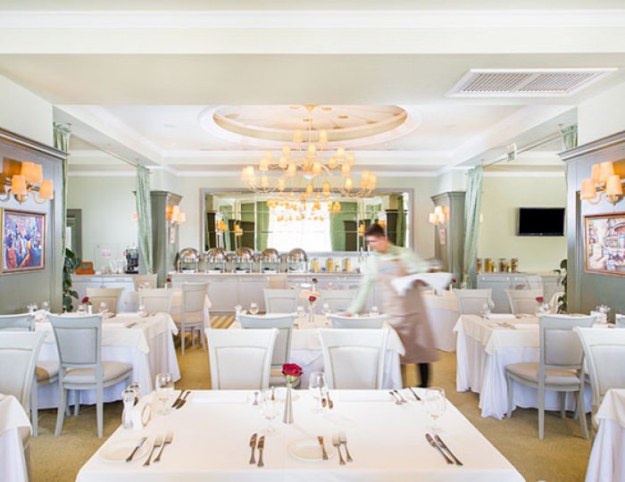 Зал брассери «La Croisette» - Отель Mistral Hotel & SPA / Мистраль СПА Зал брассери «La Croisette» - Отель Mistral Hotel & SPA / Мистраль СПА